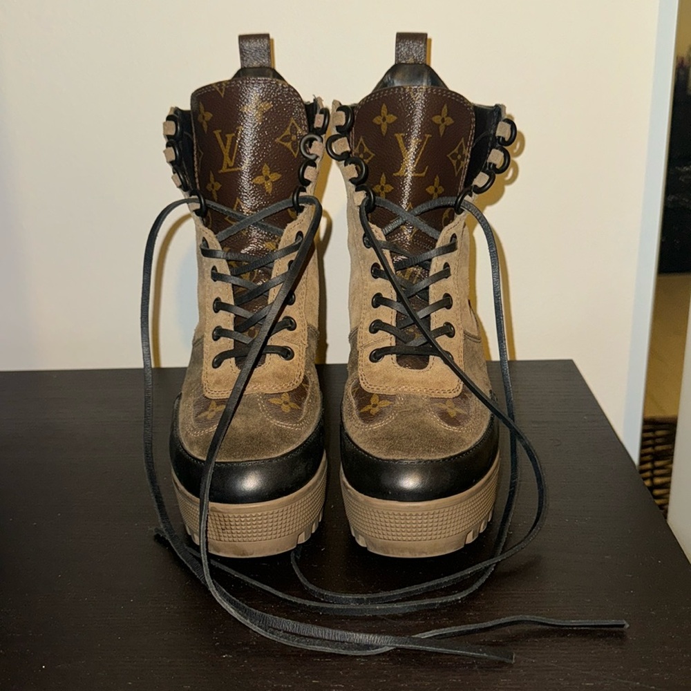 Louis Vuitton laureate platform desert boots